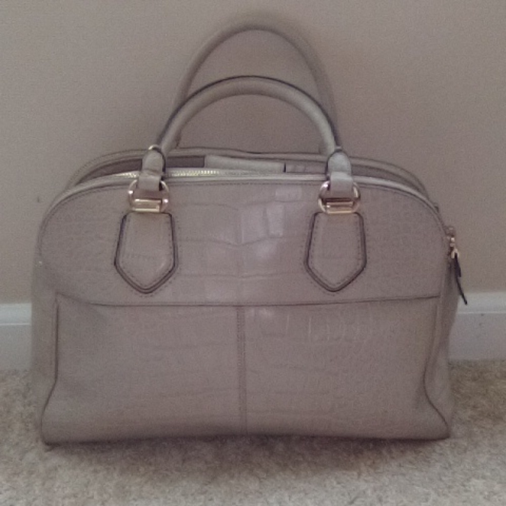 Gorgeous Cole Haan croc Leather purse